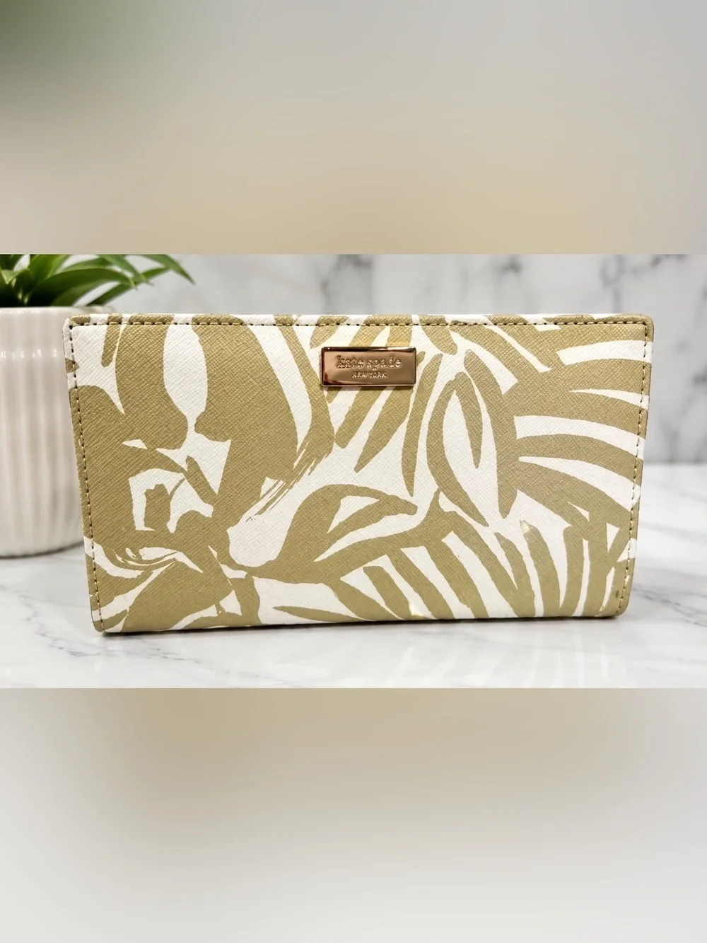 Kate Spade New York Stacy Palm Print Wallet Beige White Tropical Zip Wallet